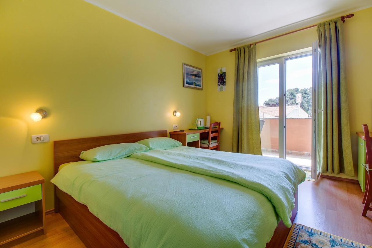 Apartments And Rooms By The Sea Nerezine, Losinj - 11815 Екстер'єр фото