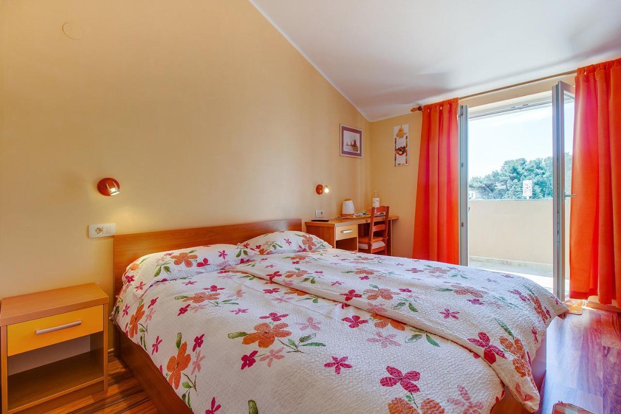 Apartments And Rooms By The Sea Nerezine, Losinj - 11815 Екстер'єр фото